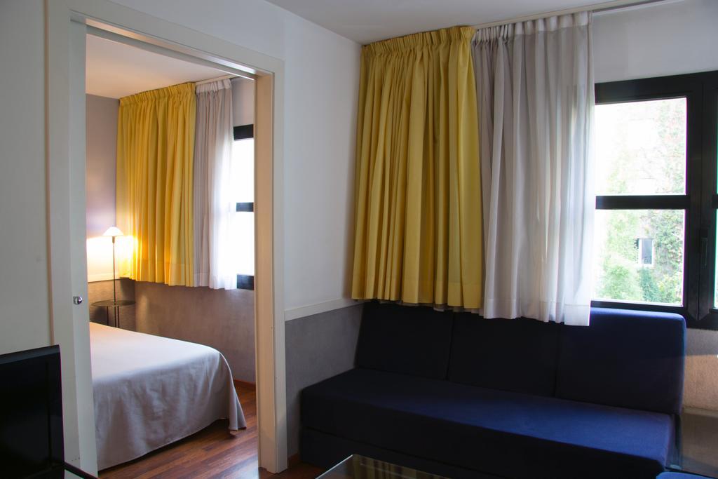 Apartamentos Descartes Barcelona Exterior foto