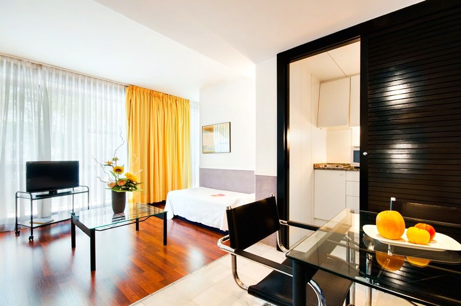 Apartamentos Descartes Barcelona Exterior foto